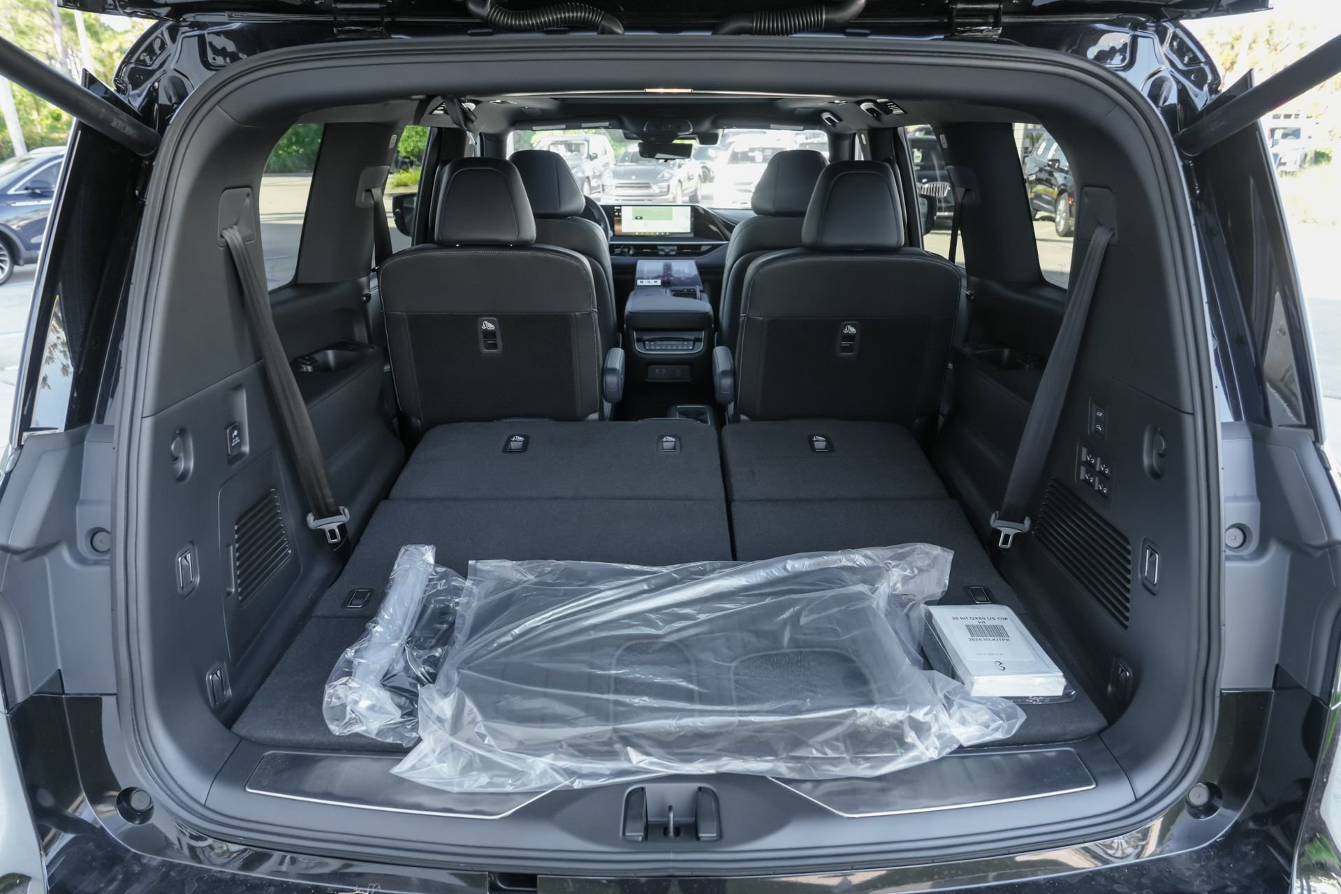 New 2026 INFINITI QX80 4WD image 32