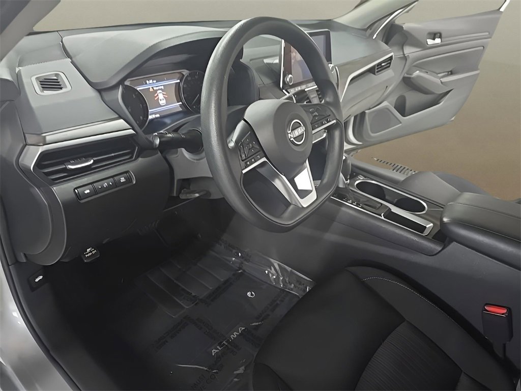 Used 2024 Nissan Altima 2.5 SV image 12