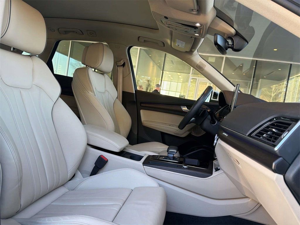 Used 2025 Audi Q5 2.0T Premium Plus w/ Premium Plus Package image 10