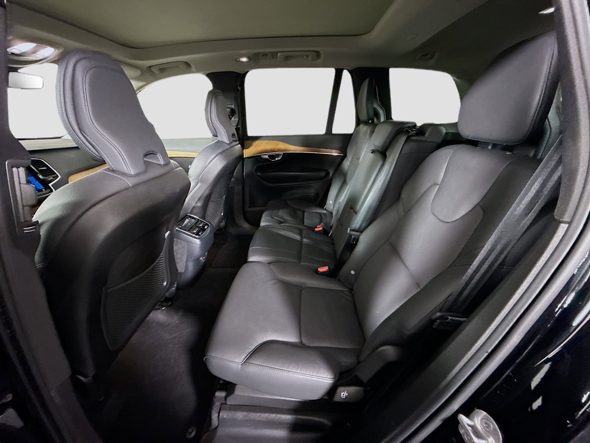 Used 2024 Volvo XC90 B5 Plus image 25