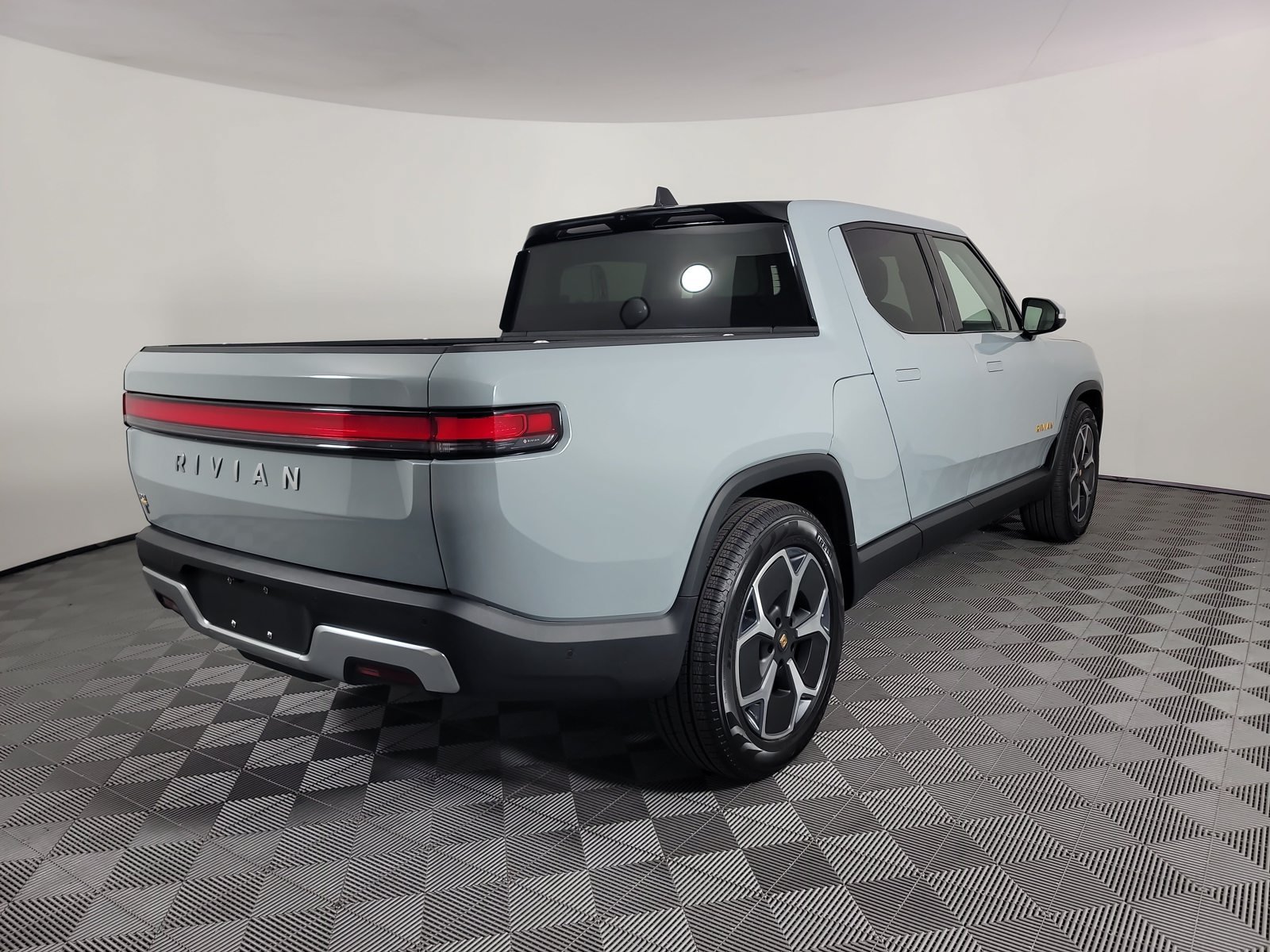 Used 2022 Rivian R1T Adventure AWD/4WD image 5