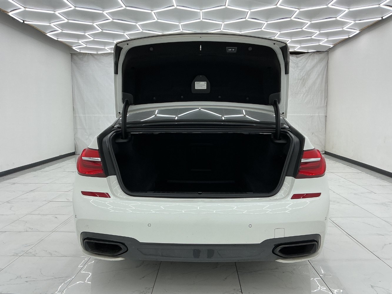 Used 2018 BMW 750i RWD image 46