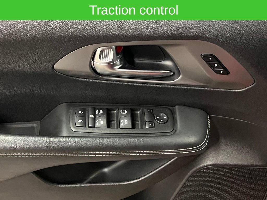 Used 2025 Chrysler Pacifica Select FWD image 16