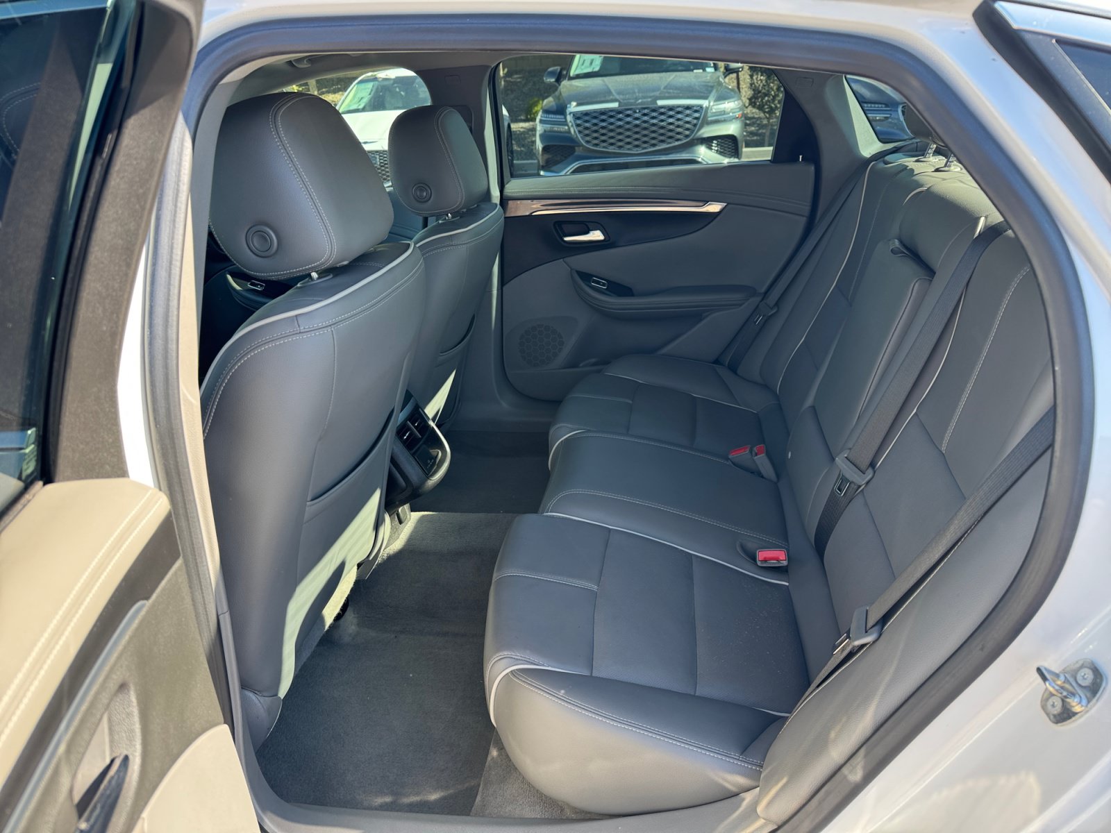 Used 2017 Chevrolet Impala Premier w/ Enhanced Convenience Package FWD image 17