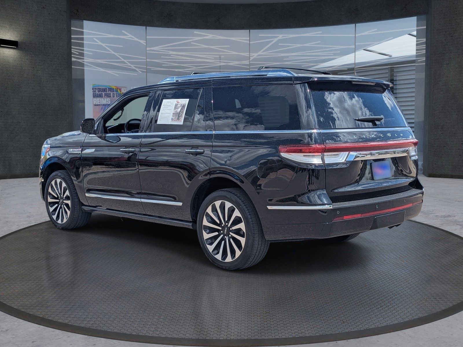 Used 2023 Lincoln Navigator Reserve image 4