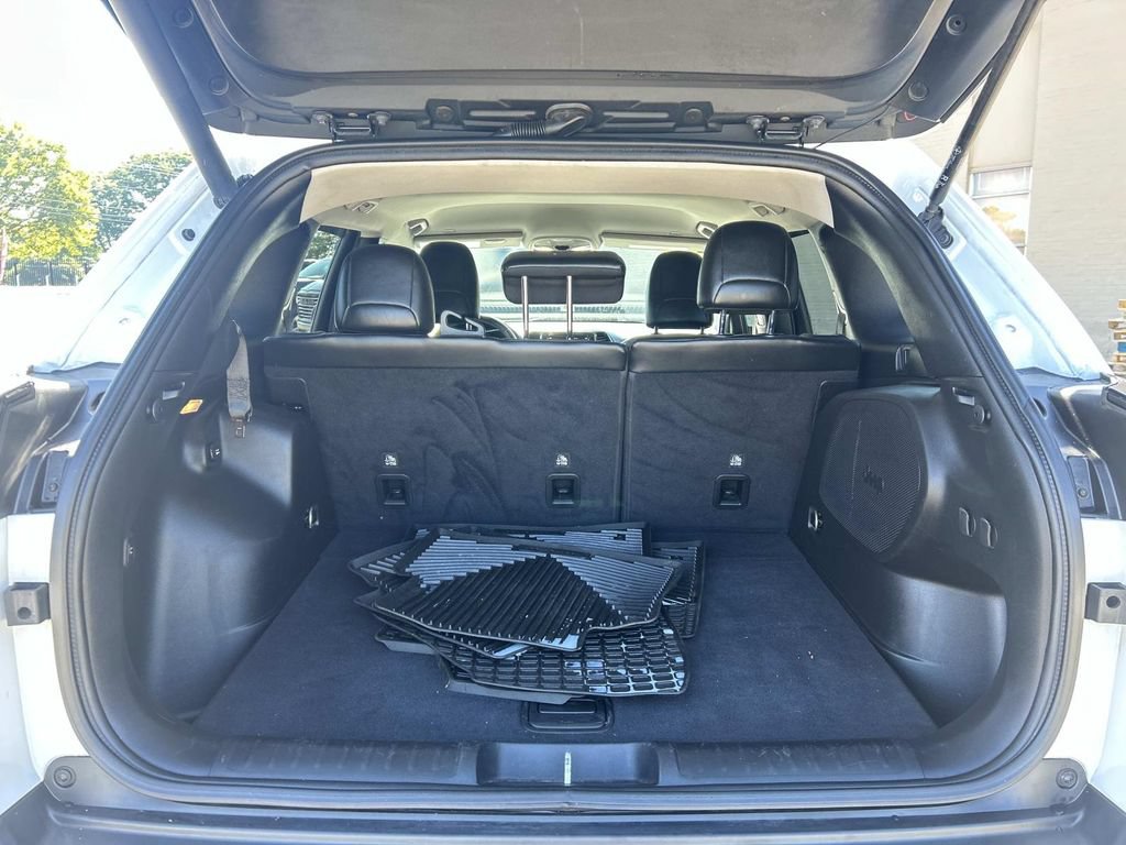 Used 2019 Jeep Cherokee Limited AWD/4WD image 11