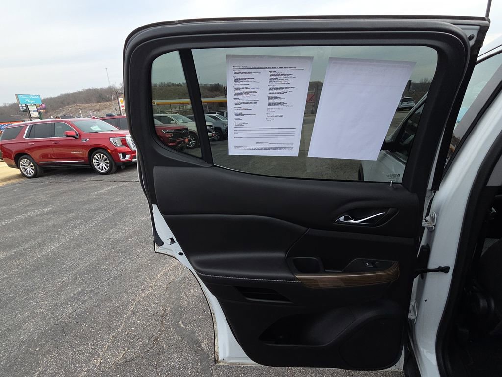 Used 2023 GMC Acadia SLE image 26