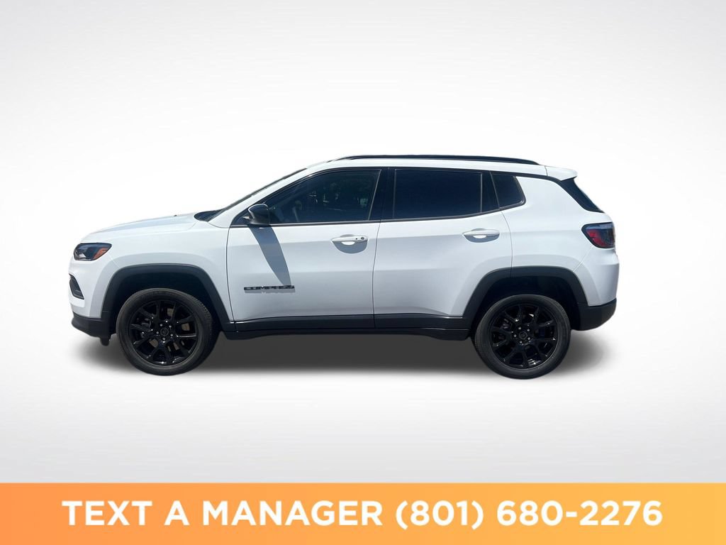 Used 2025 Jeep Compass Latitude w/ Sun & Sound Group AWD/4WD image 2
