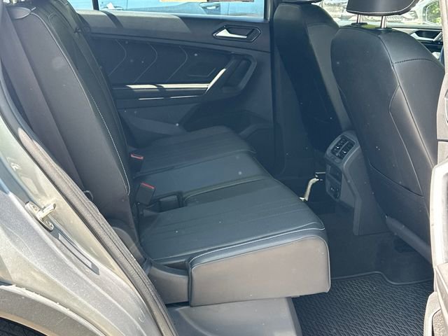 Used 2023 Volkswagen Tiguan SE R-Line image 15