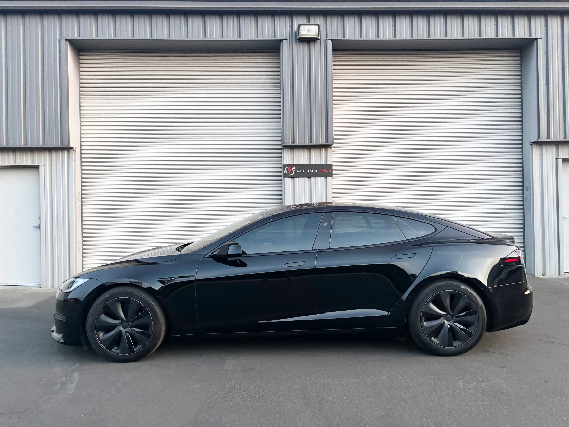 Used 2023 Tesla Model S Standard Range image 3