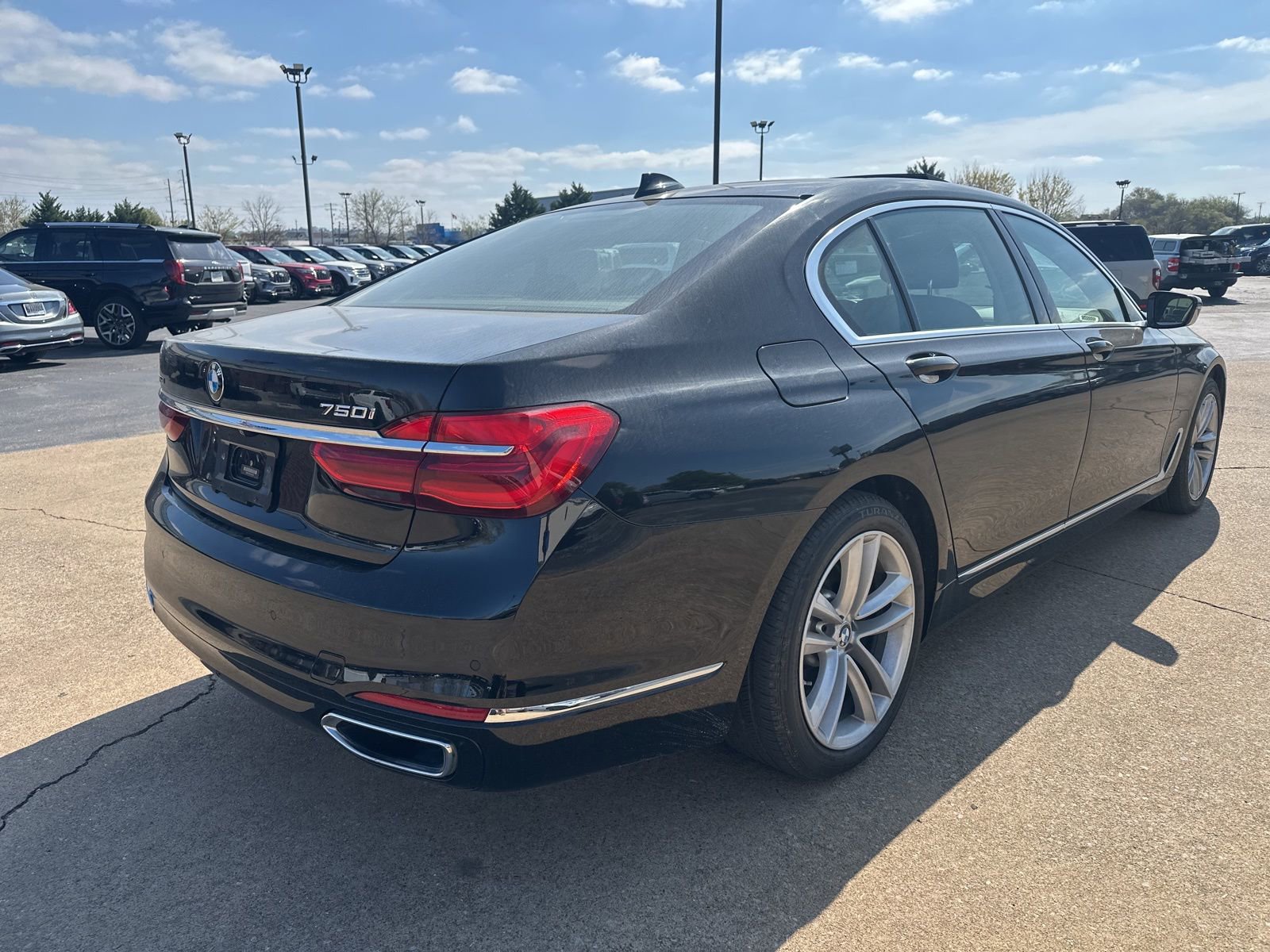 Used 2018 BMW 750i xDrive image 3