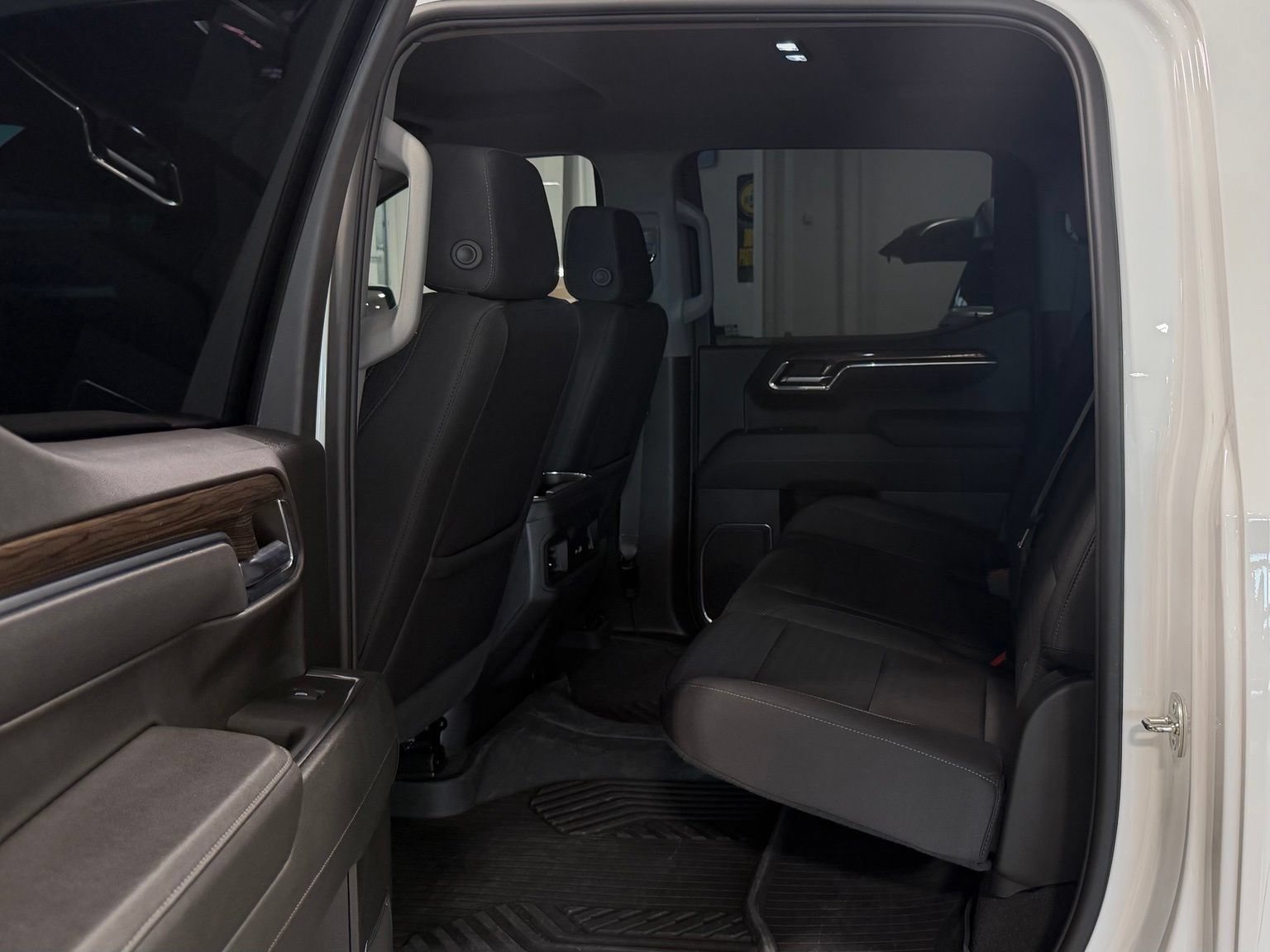 Used 2024 Chevrolet Silverado 1500 LT Trail Boss w/ Convenience Package II AWD/4WD image 28