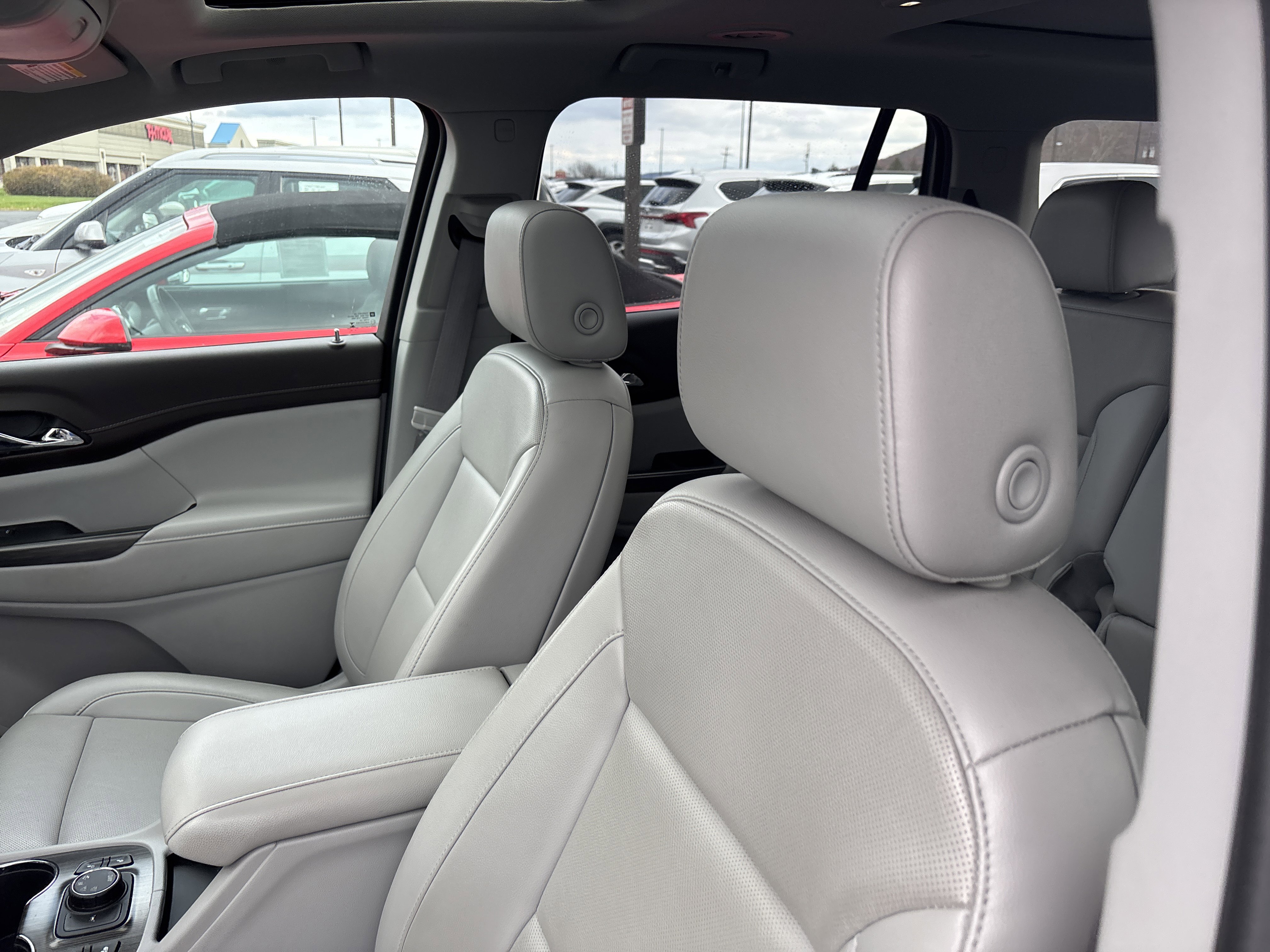 Used 2023 GMC Acadia SLT image 36