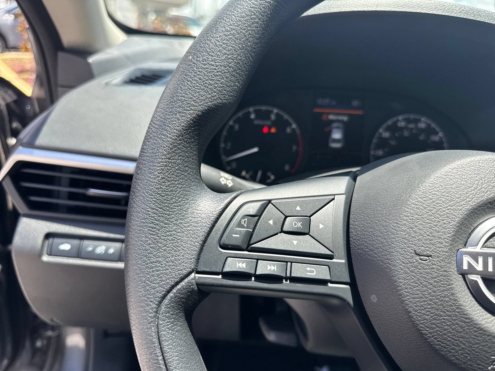 Used 2024 Nissan Altima 2.5 S FWD image 24