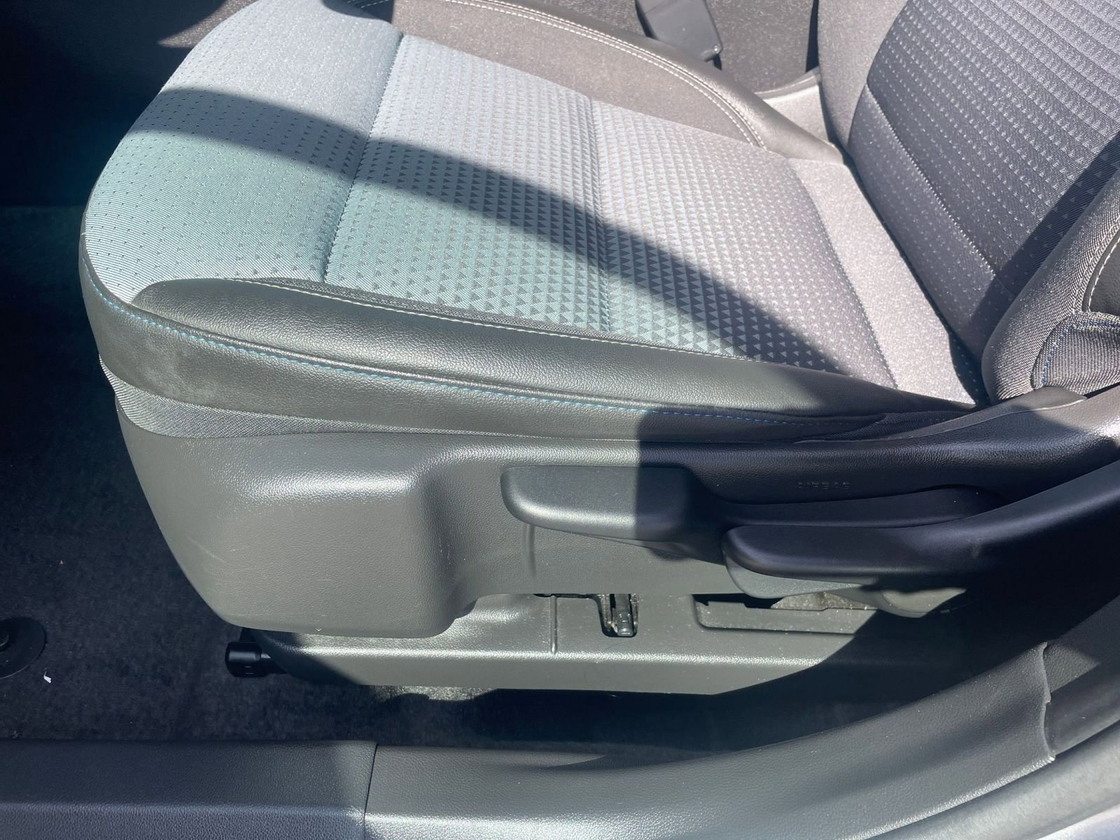 Used 2025 Chevrolet Trax LT w/ LT Convenience Package image 23