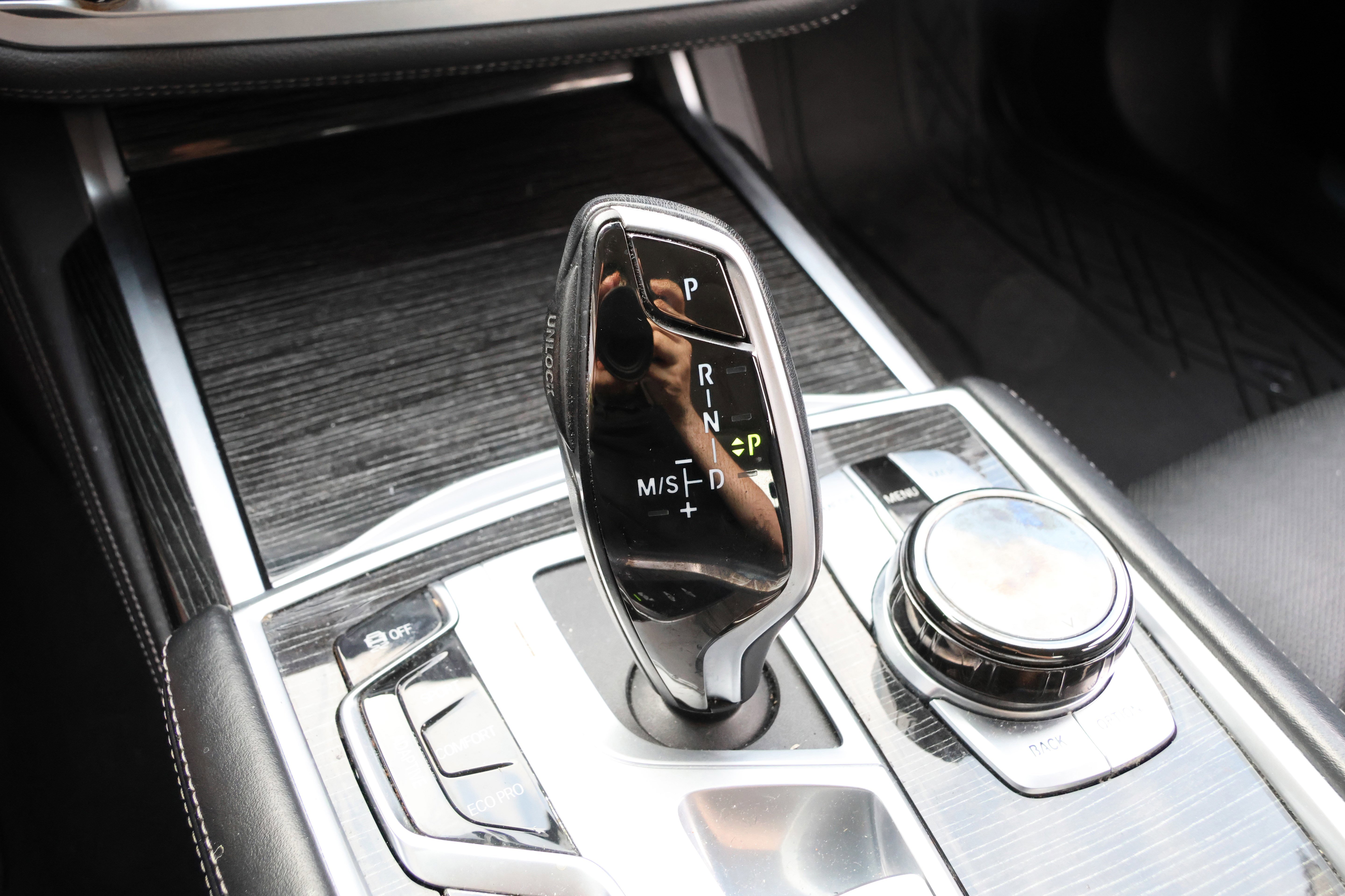 Used 2020 BMW 740i w/ Premium Package RWD image 24