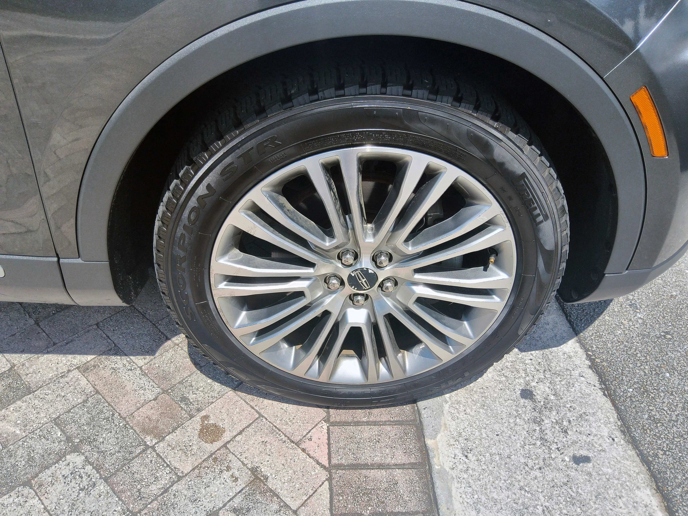 Used 2018 Lincoln MKX Reserve FWD image 46