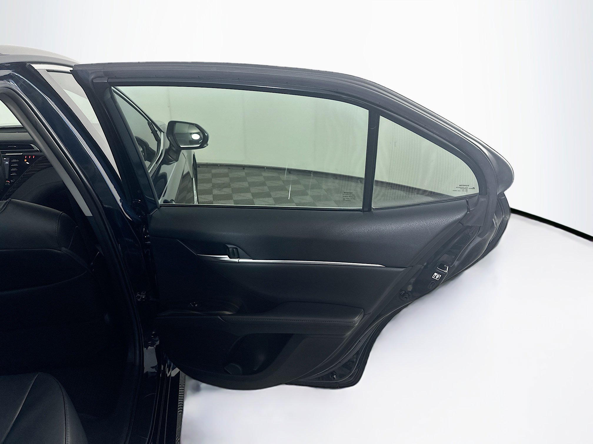 Used 2019 Toyota Camry XLE FWD image 32