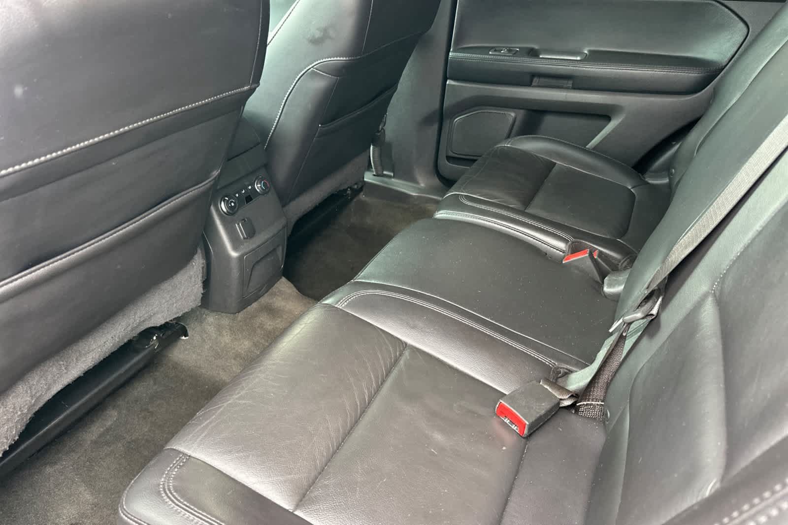 Used 2015 Ford Explorer XLT w/ Equipment Group 202B FWD image 4