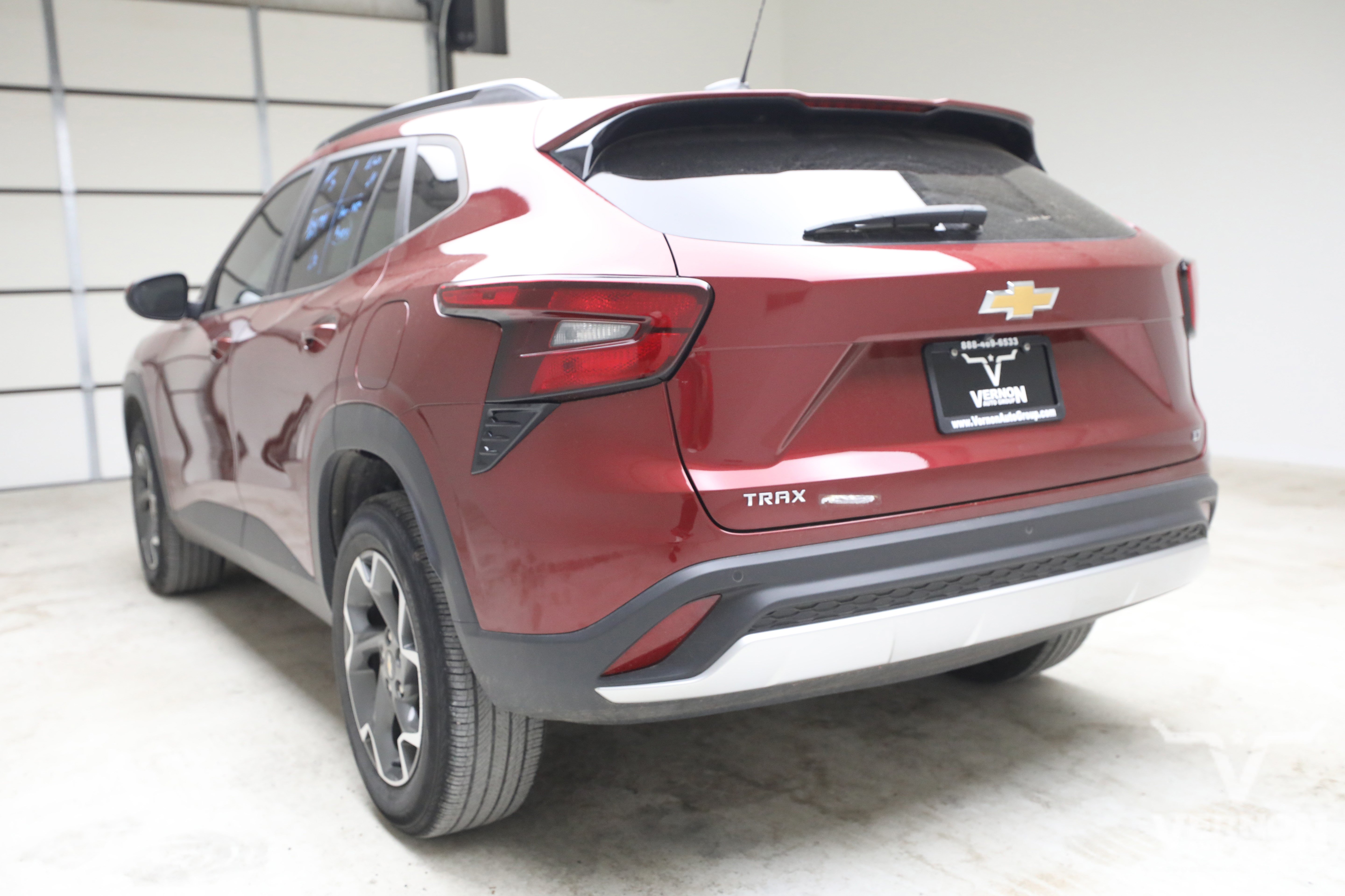 Used 2025 Chevrolet Trax LT w/ Driver Confidence Package FWD image 4