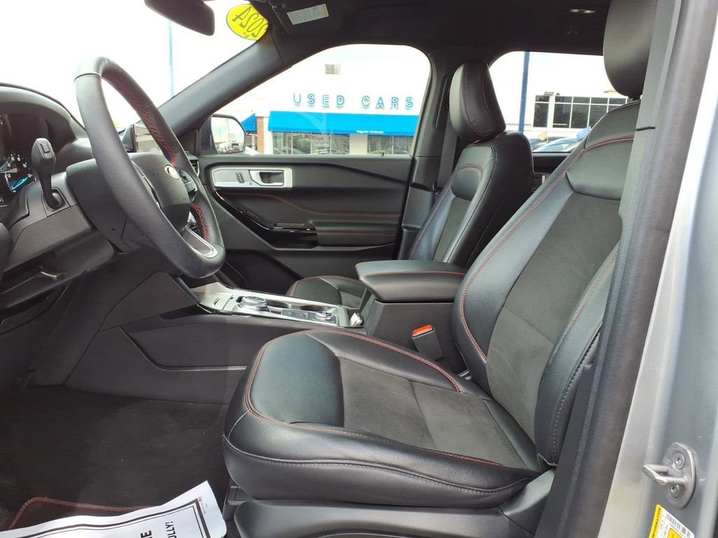 Certified 2024 Ford Explorer ST-Line AWD/4WD image 14