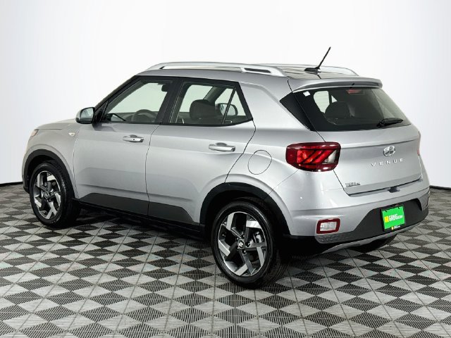 Used 2026 Hyundai Venue SEL FWD image 6