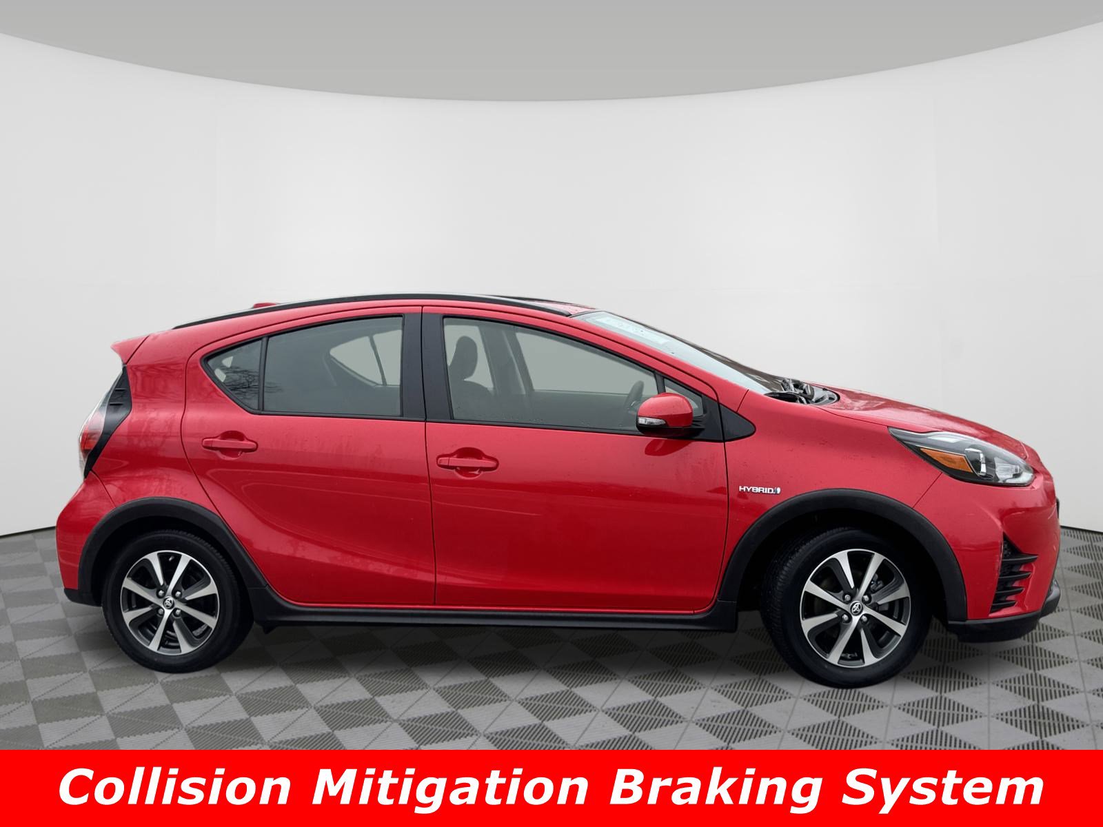 Used 2019 Toyota Prius C video 2
