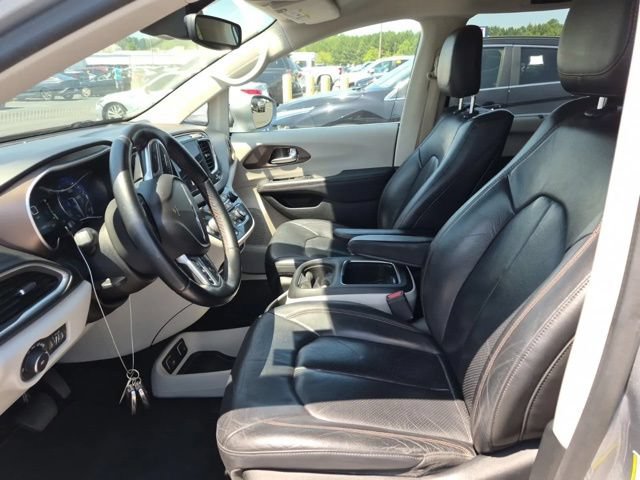 Used 2018 Chrysler Pacifica Touring-L Plus w/ Advanced Safetytec Group FWD image 10