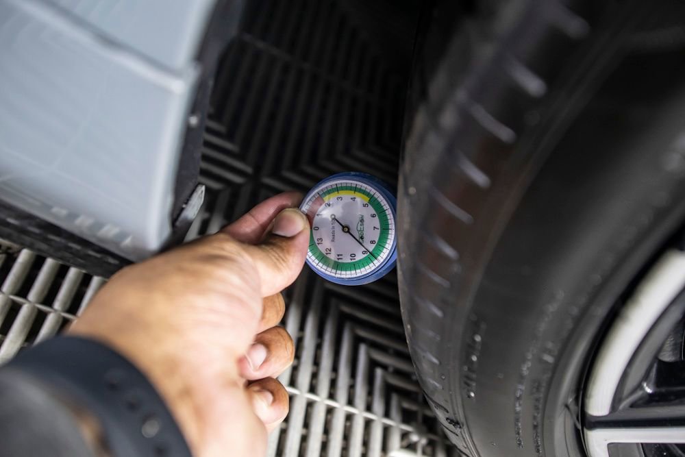 Used 2023 BMW M2 w/ Lighting Package image 42