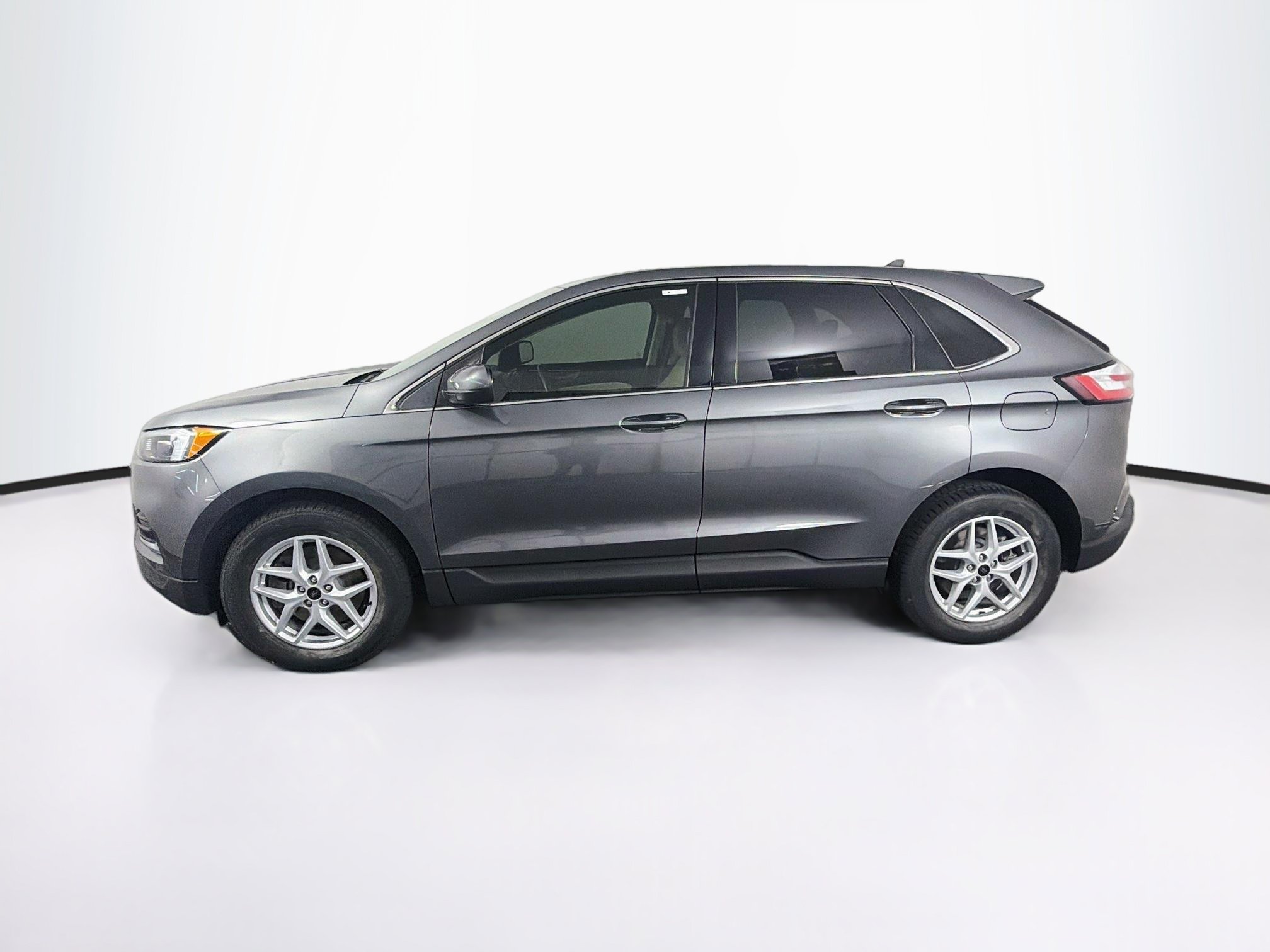 Used 2023 Ford Edge SEL w/ Cargo Accessory Package AWD/4WD image 4