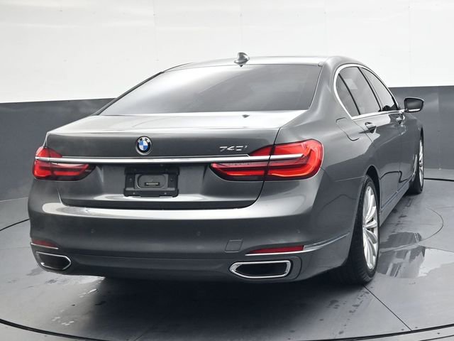Used 2018 BMW 740i image 4