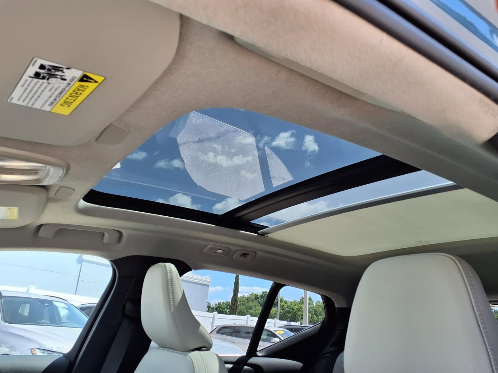 Certified 2023 Volvo XC40 B5 Plus AWD/4WD image 24