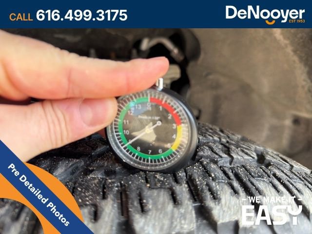 Used 2024 Ford Ranger Lariat w/ Trailer Tow Package image 13