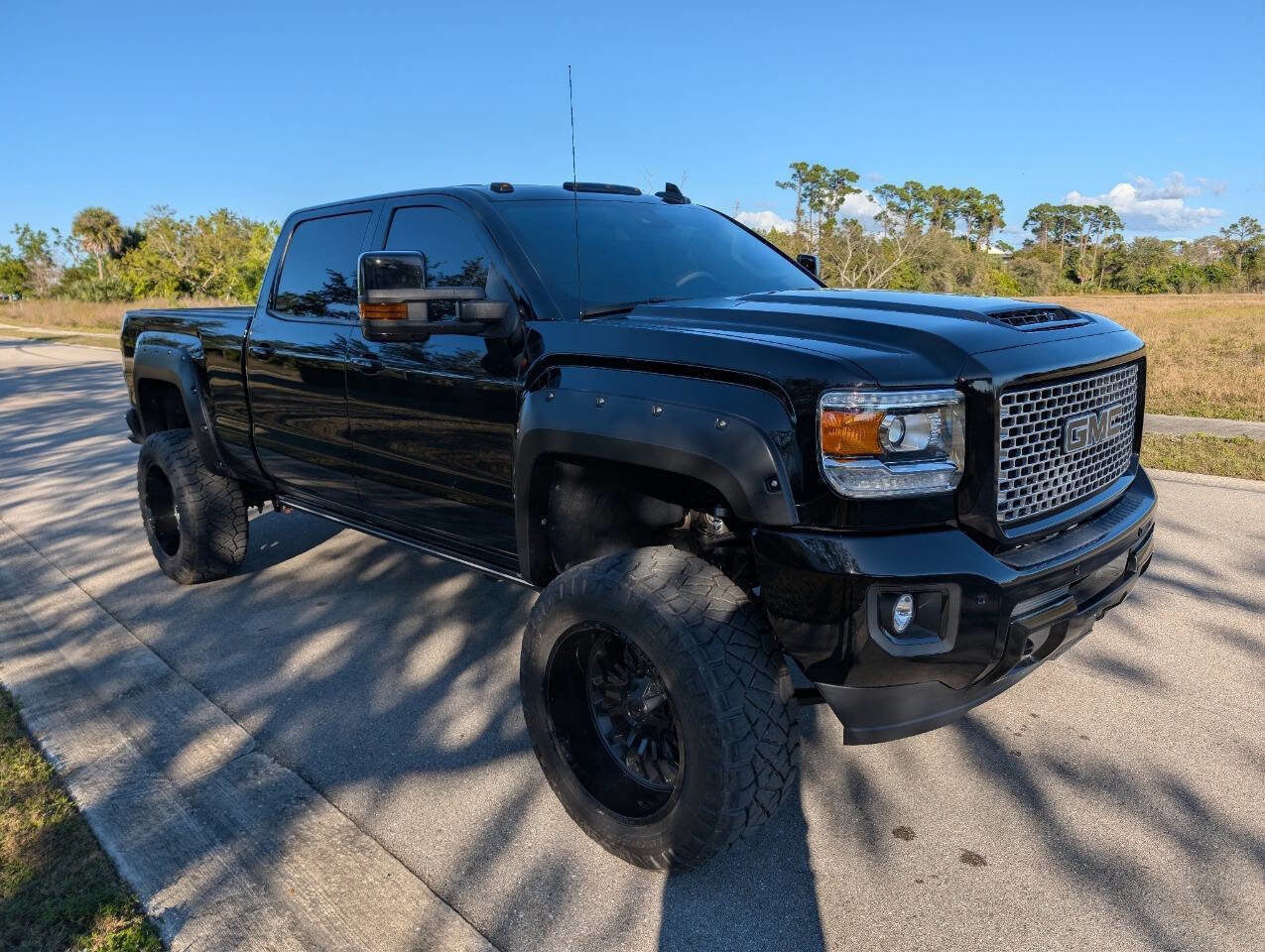 Used 2017 GMC Sierra 2500 Denali w/ Duramax Plus Package image 4