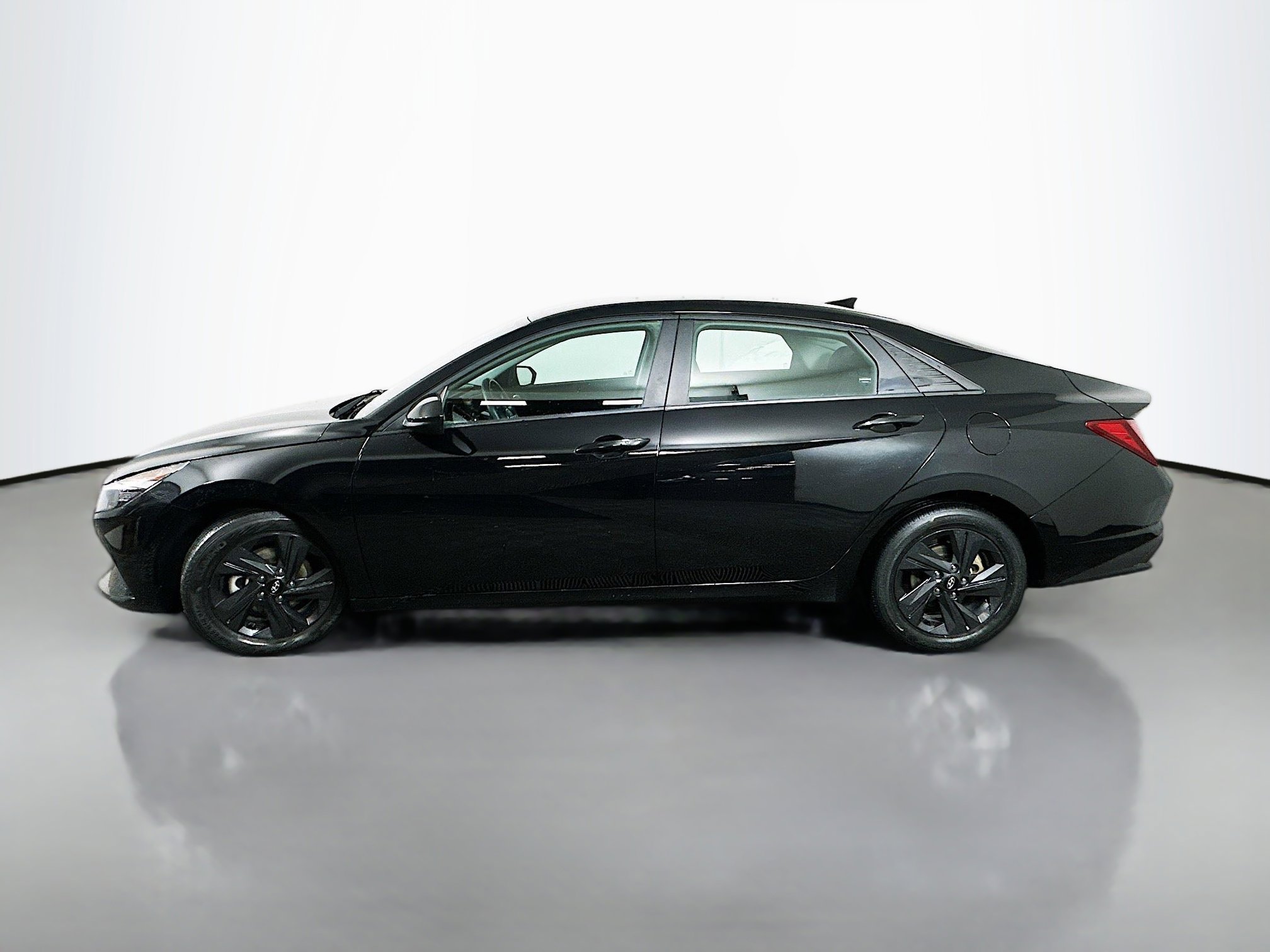 Used 2022 Hyundai Elantra SEL image 4