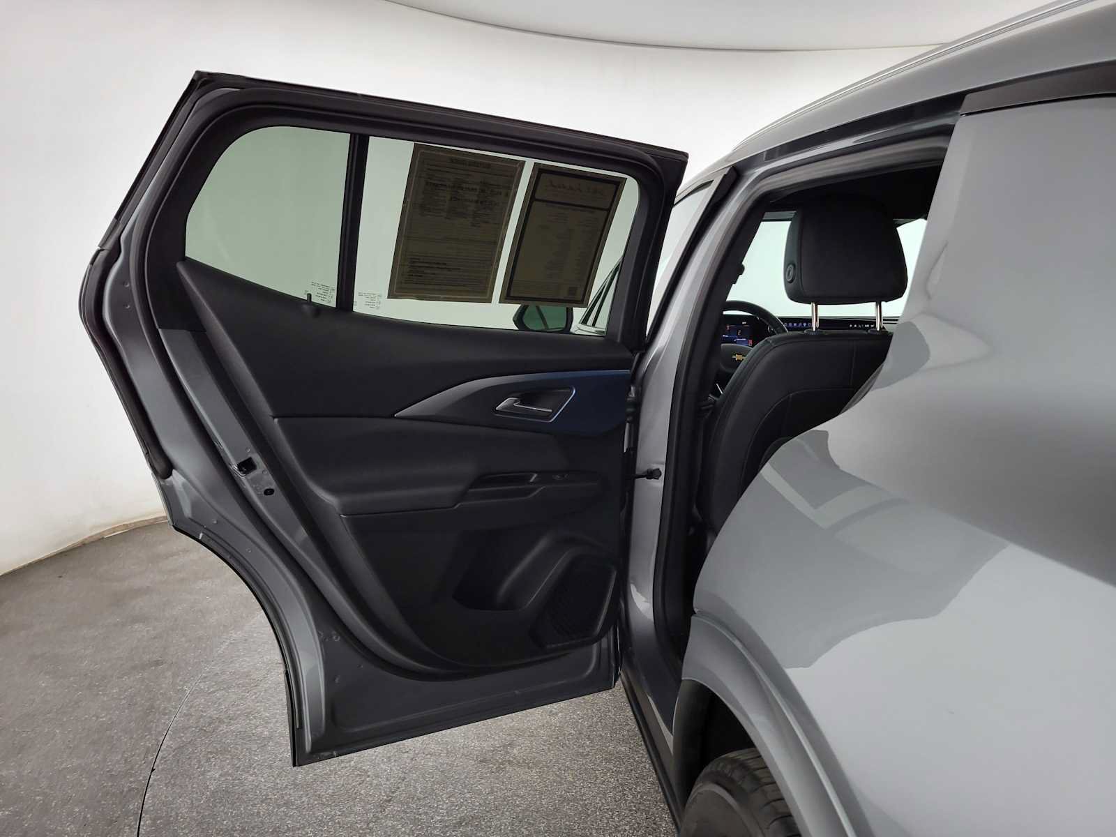 Used 2024 Chevrolet Equinox EV LT FWD image 15