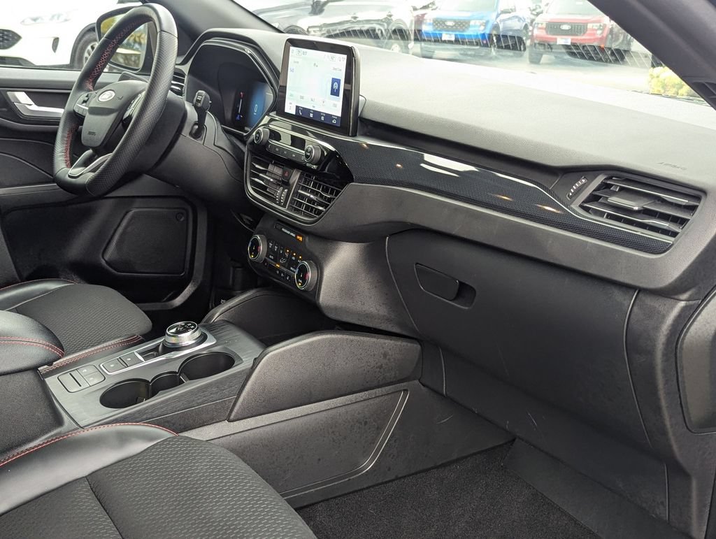 Used 2025 Ford Escape ST-Line Select AWD/4WD image 25