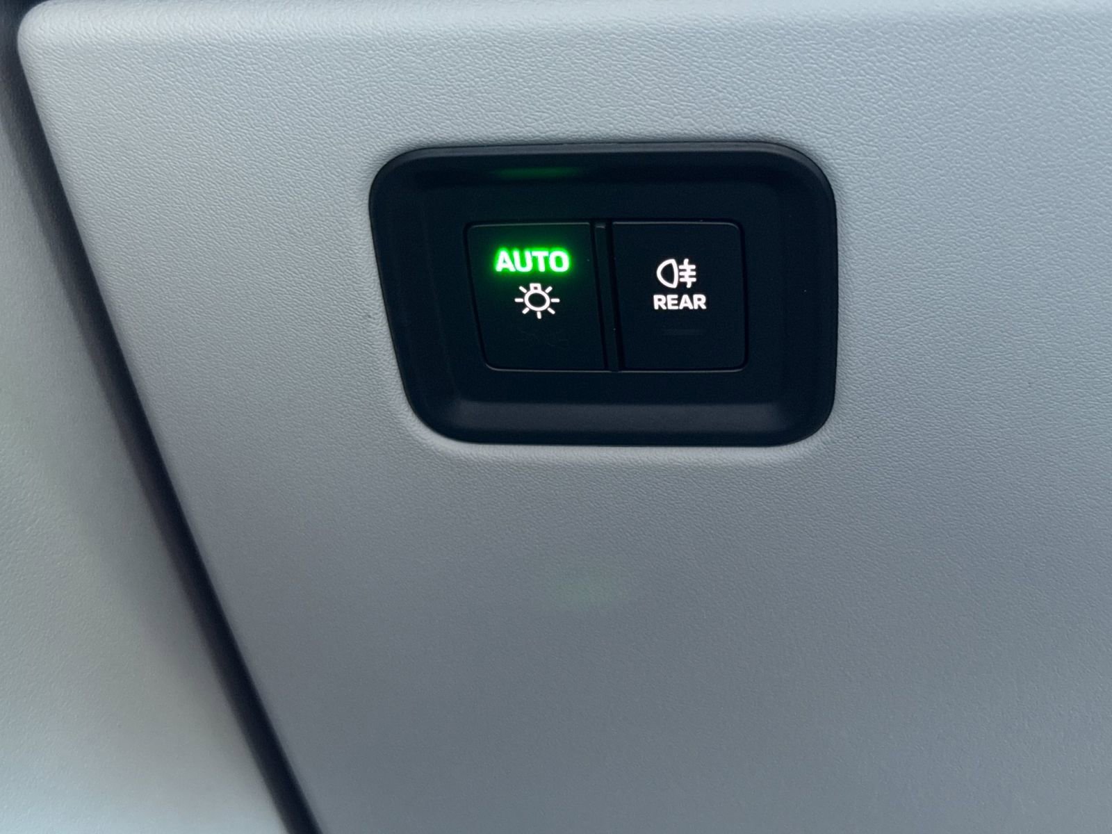 Used 2025 Porsche Macan 4 Electric image 33