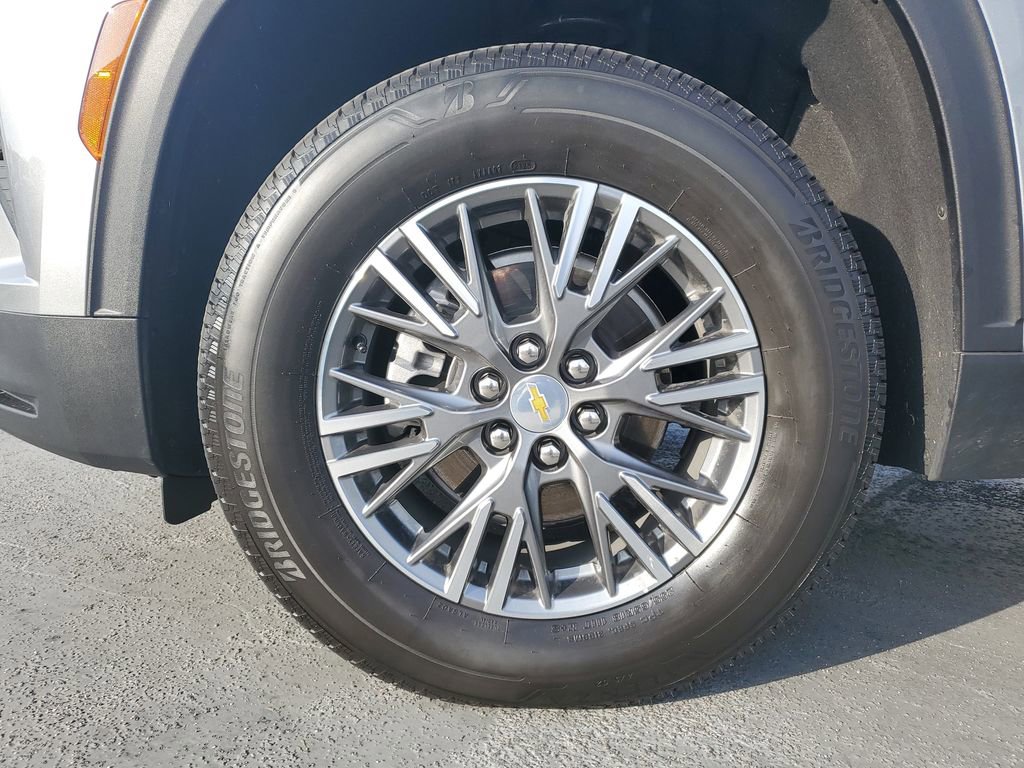 Used 2025 Chevrolet Traverse LT image 6