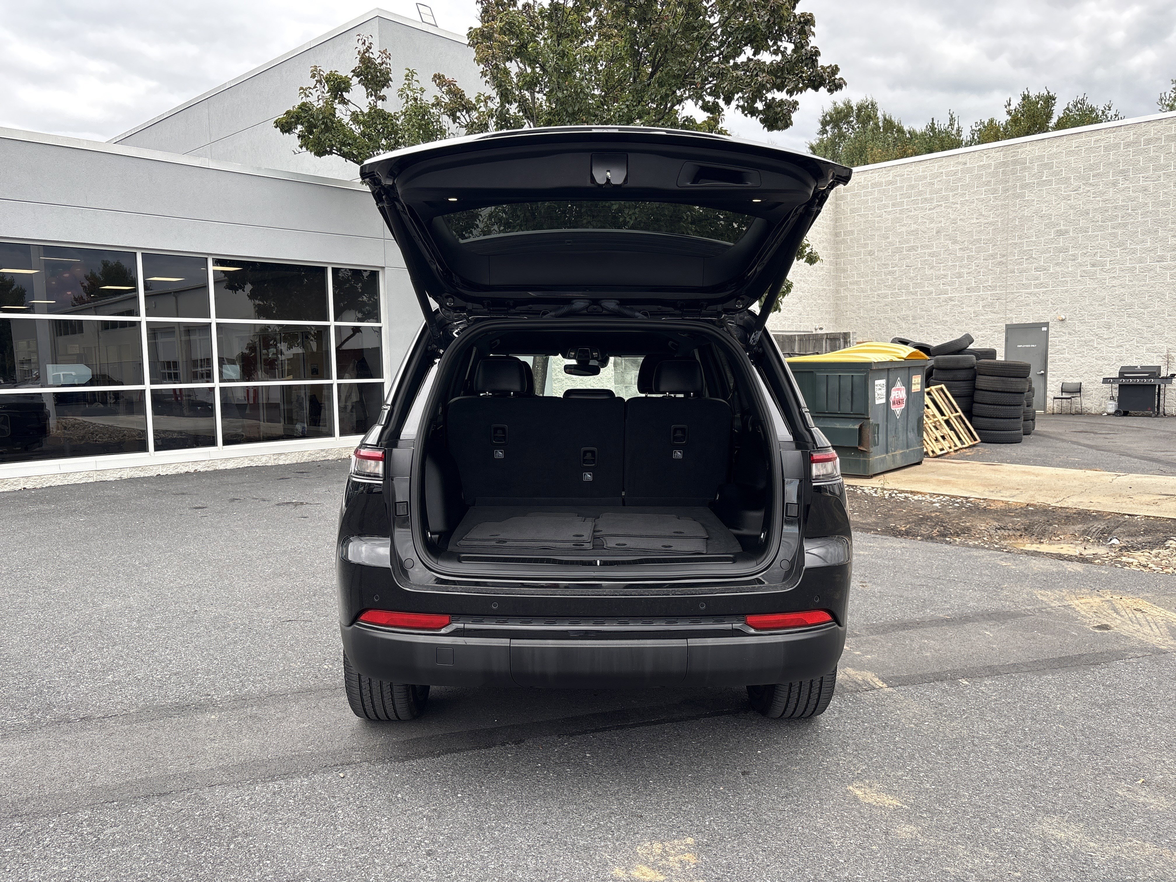 Certified 2023 Jeep Grand Cherokee Altitude image 7