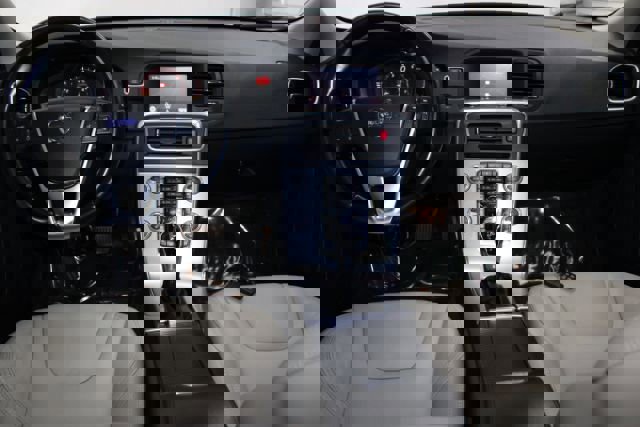 Used 2018 Volvo S60 T5 Dynamic w/ Vision Package image 2