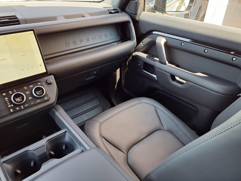 New 2026 Land Rover Defender 130 X-Dynamic SE AWD/4WD image 23