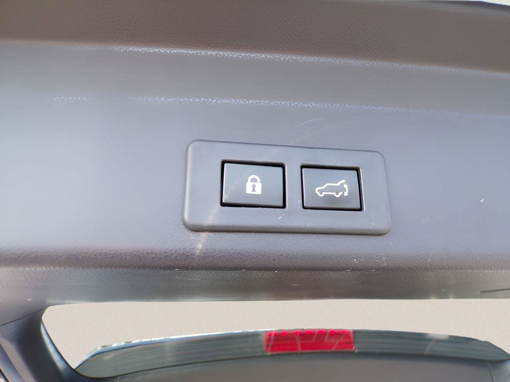 Used 2022 Subaru Ascent Limited w/ Technology Package AWD/4WD image 11