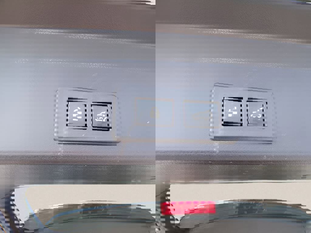 Used 2022 Subaru Ascent Limited w/ Technology Package image 11