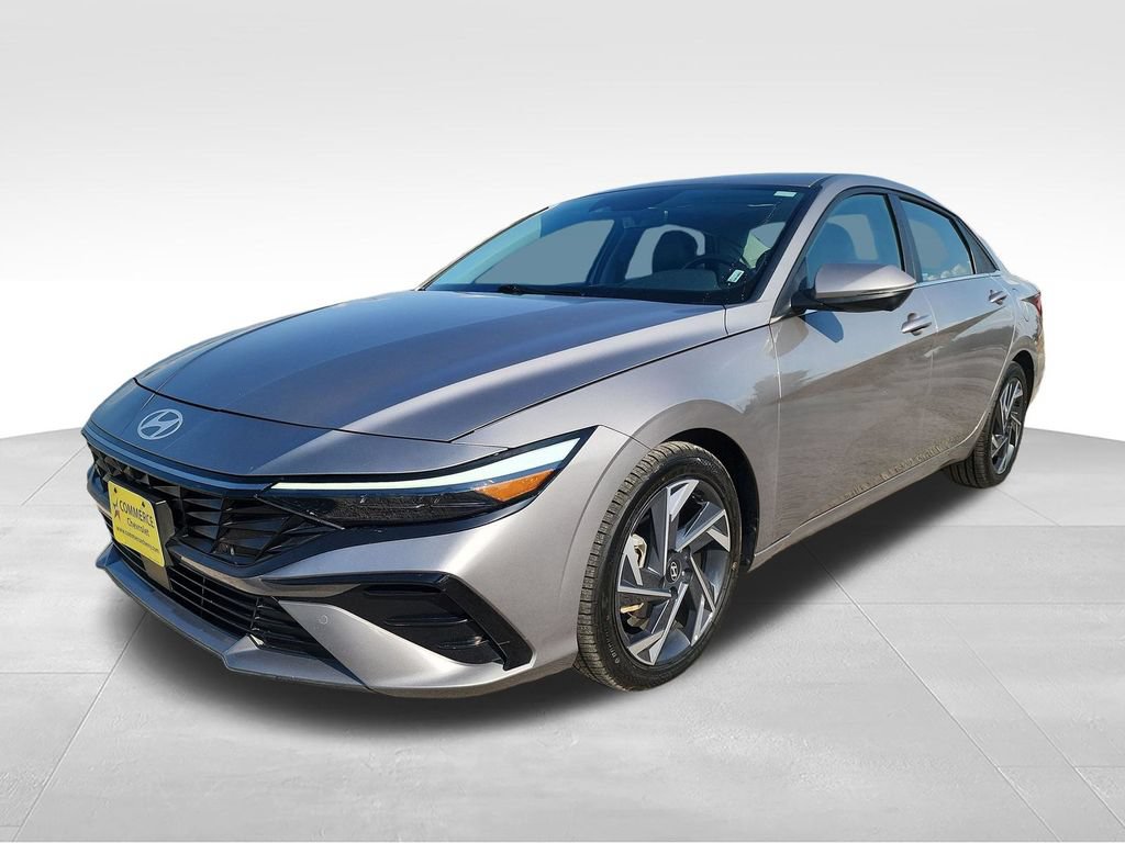 Used 2024 Hyundai Elantra Limited FWD image 3