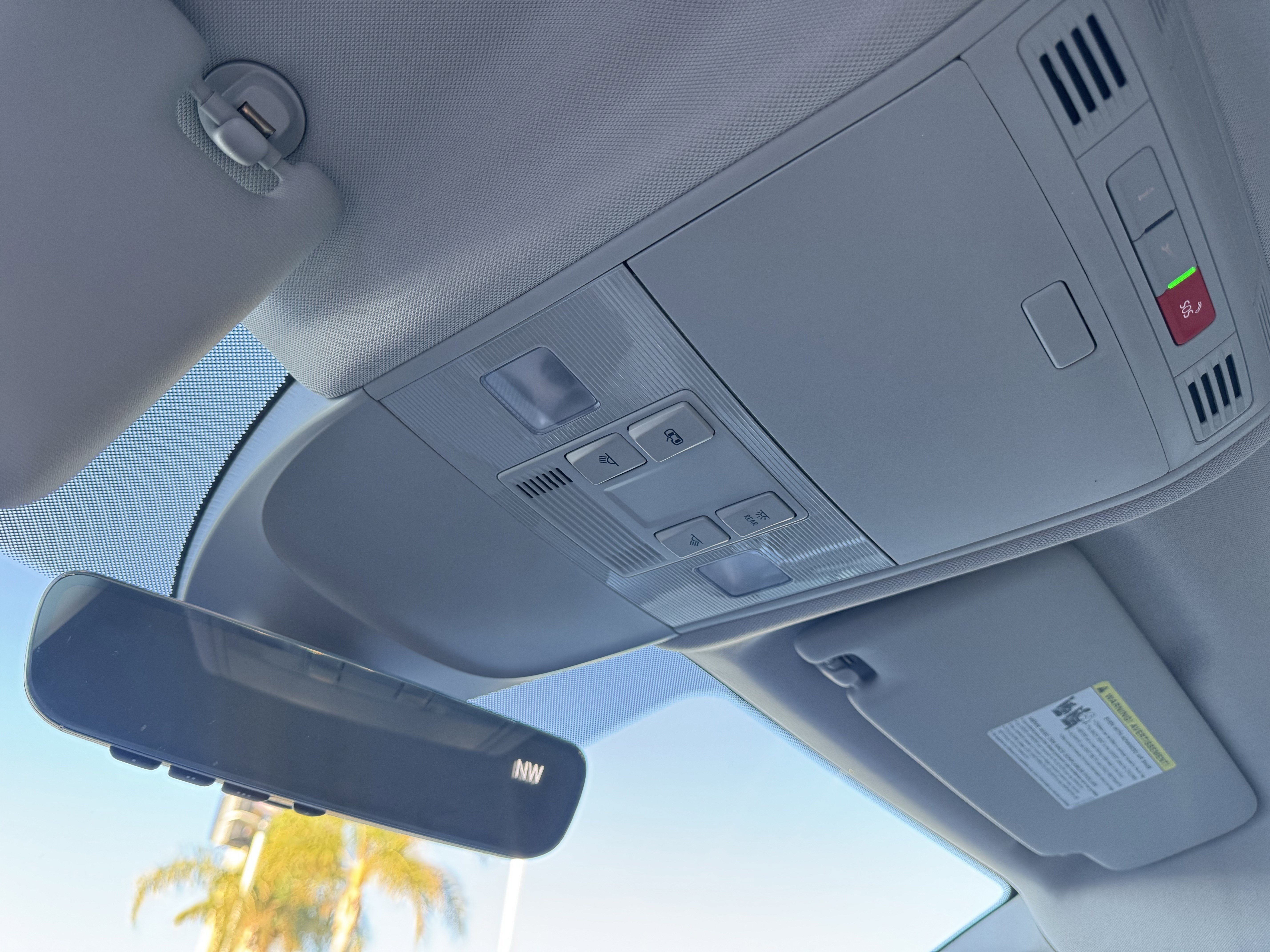 Used 2025 Volkswagen Taos SE image 32