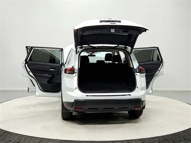 Used 2024 Nissan Rogue SV w/ SV Premium Package image 14