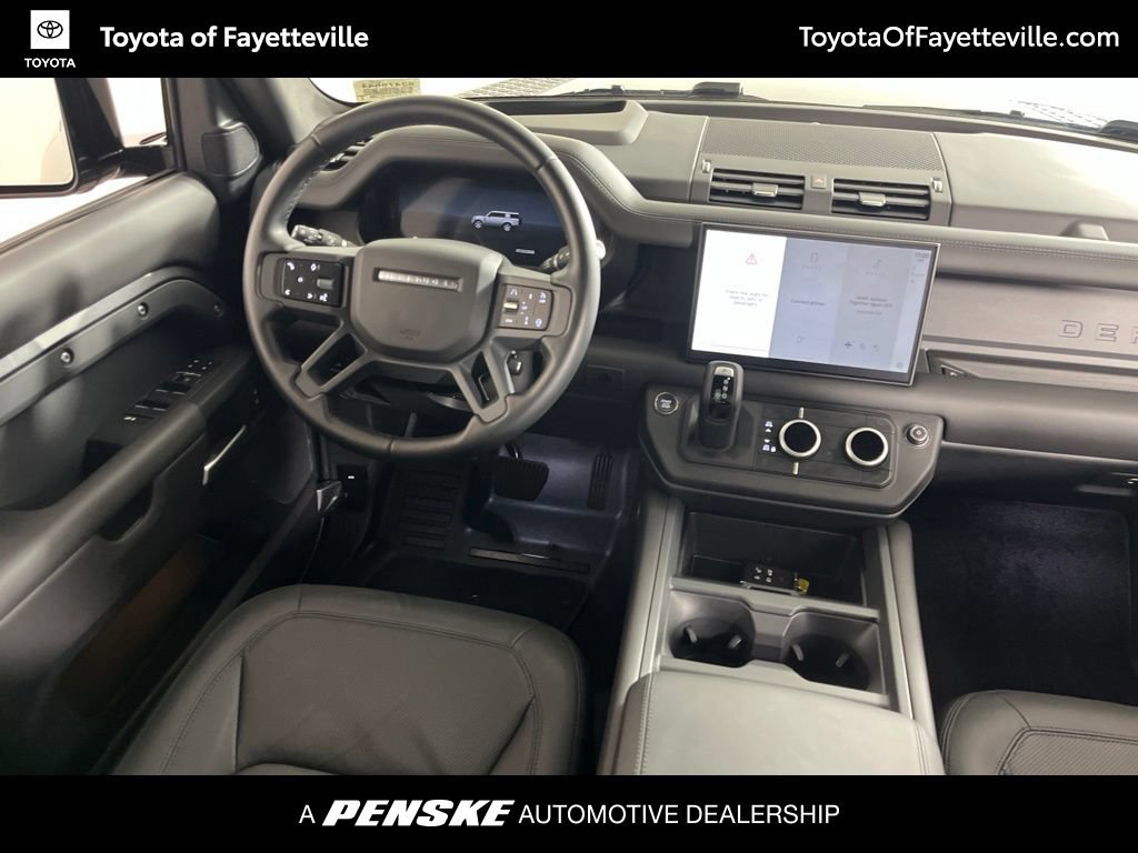 Used 2025 Land Rover Defender 130 X-Dynamic SE AWD/4WD image 13