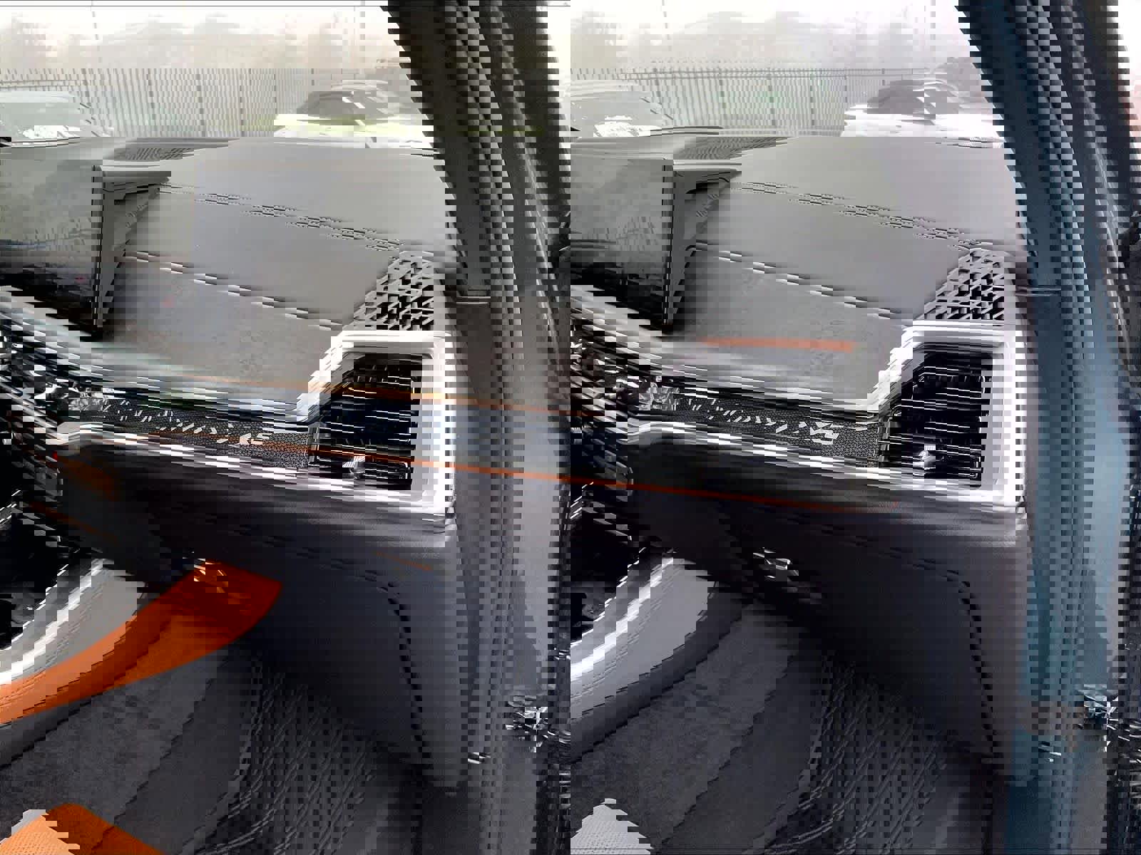 Used 2025 BMW X5 xDrive40i w/ Parking Assistance Package image 15