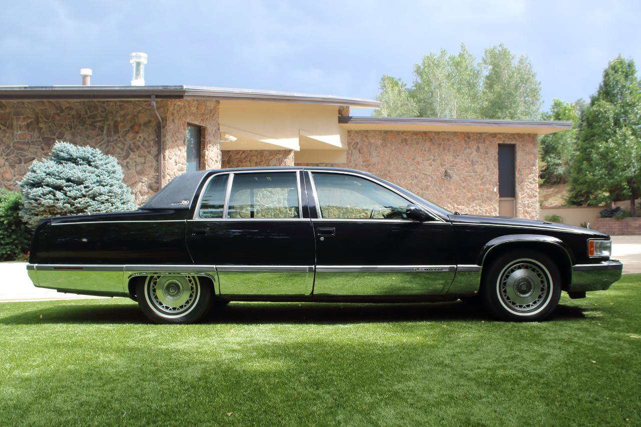 Used 1996 Cadillac Fleetwood Brougham RWD image 3